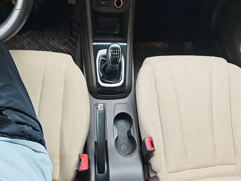 Baojun 310W 2018 2017 1.5L Manual Comfort China V
