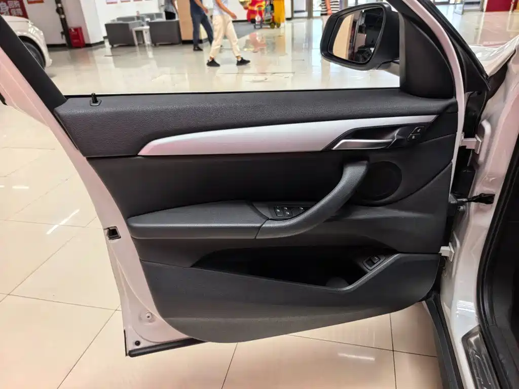 Фото 6 - BMW X1