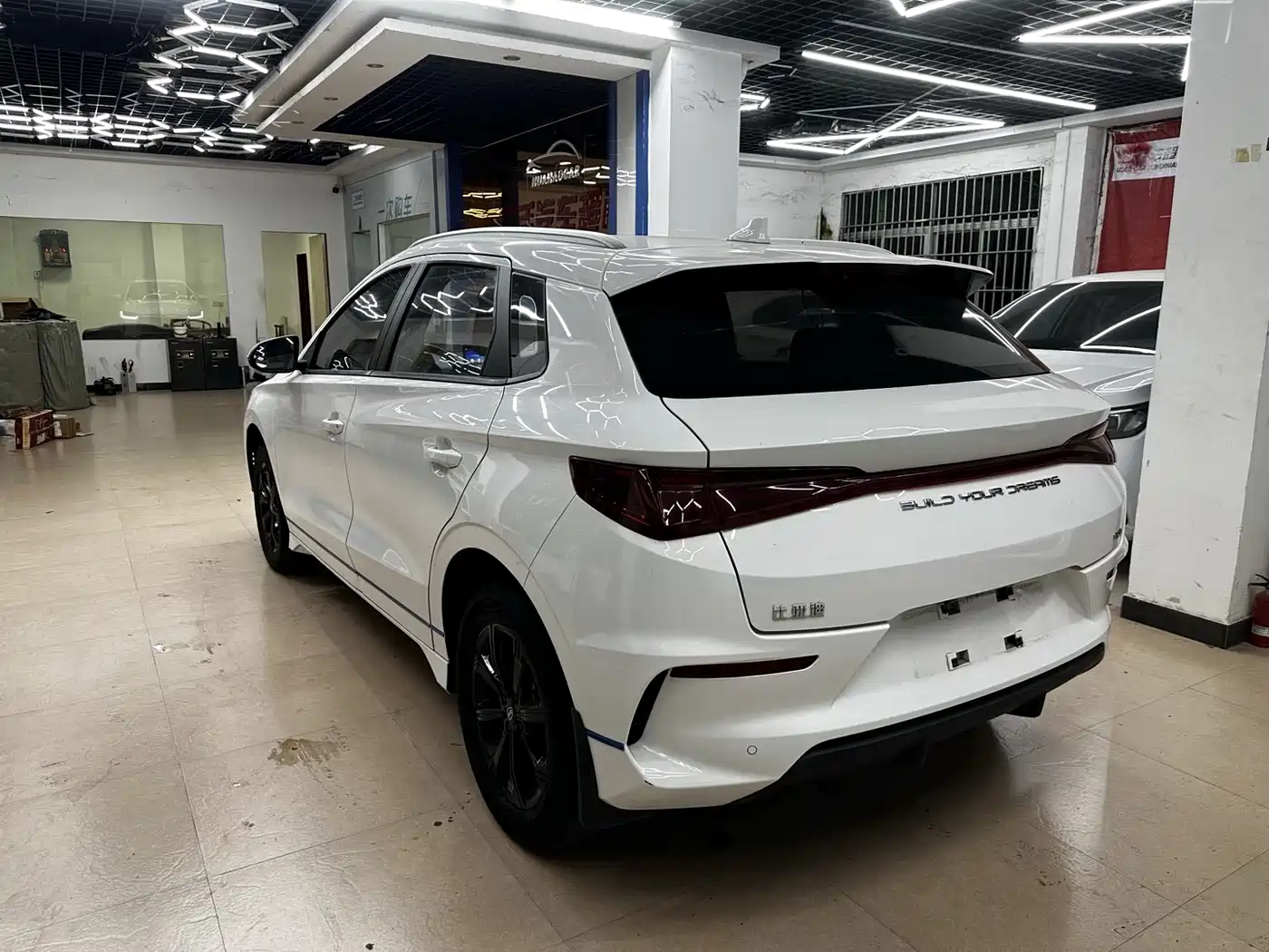 BYD E2