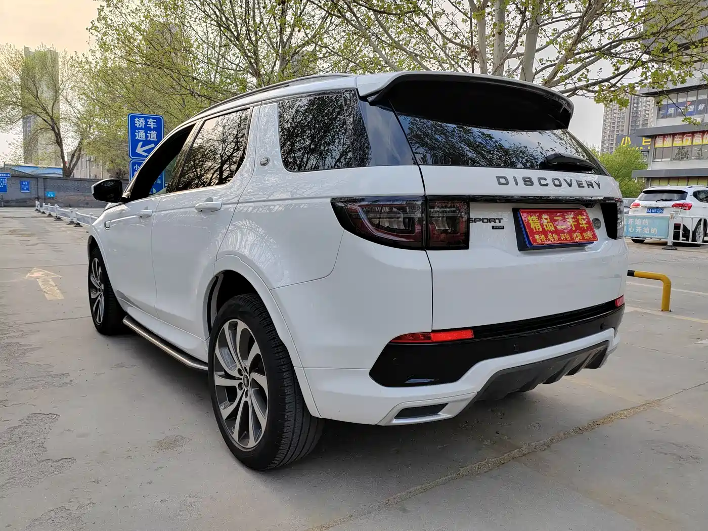 Land Rover Discovery Sport 2022 Model 249PS R-Dynamic S Performance Edition 5-Seater фото 6