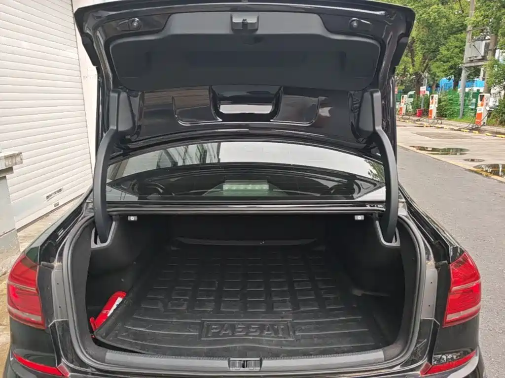 Фото 19 - Volkswagen Passat