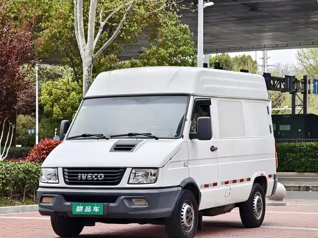 iveco proud