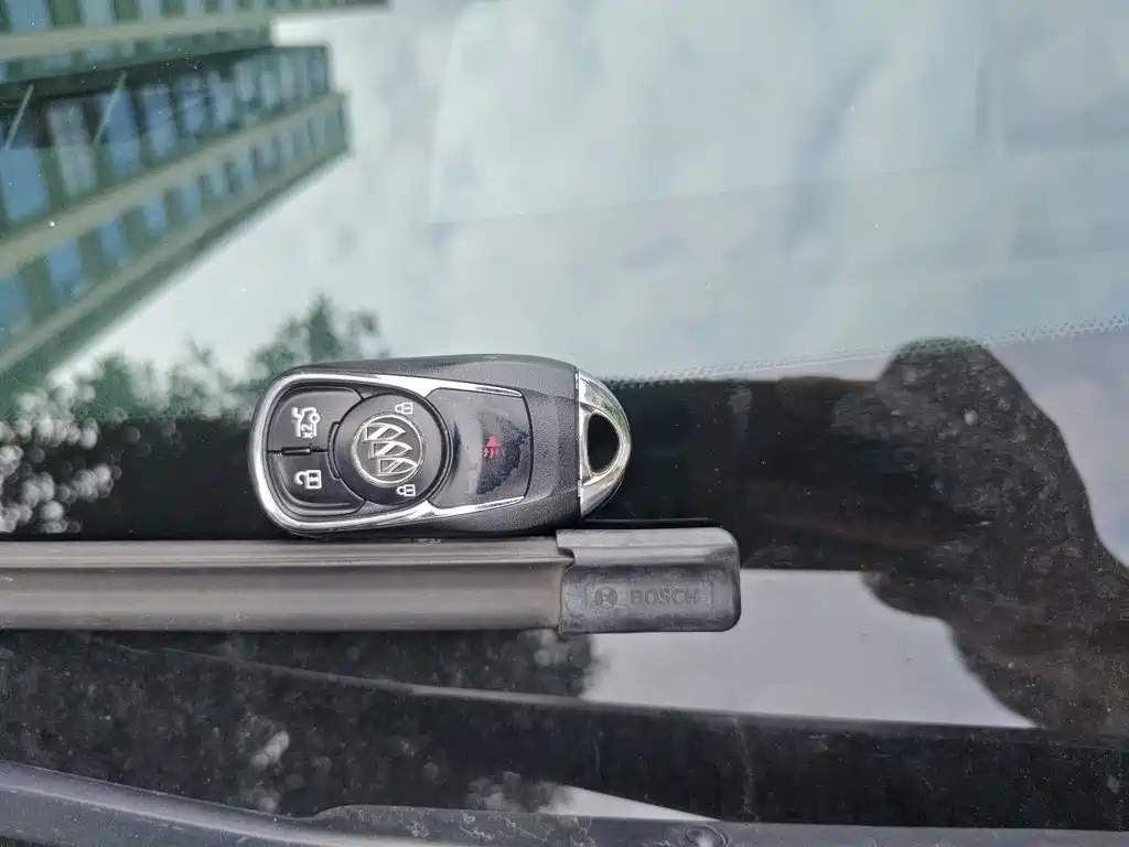 Photo 9 - Buick Regal