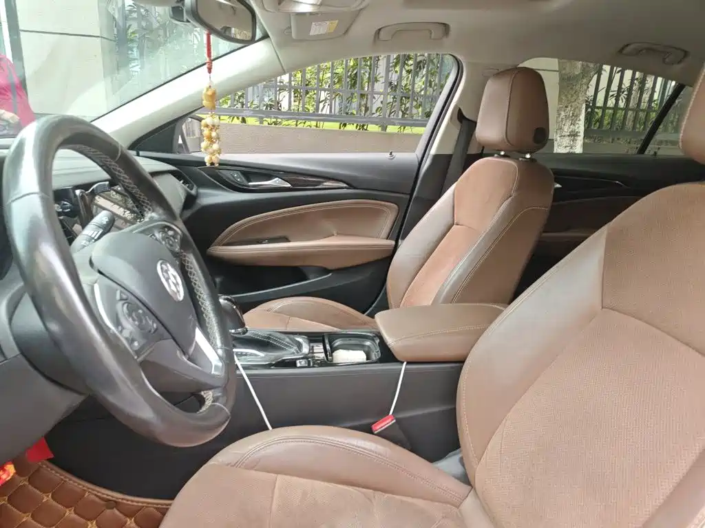 Photo 16 - Buick Regal