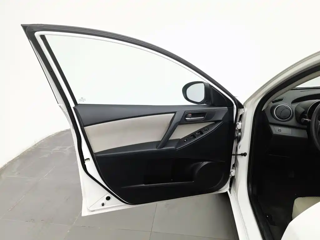 Mazda Mazda3 Axela 2016 2015 Model Sedan 1.6L Manual Comfort