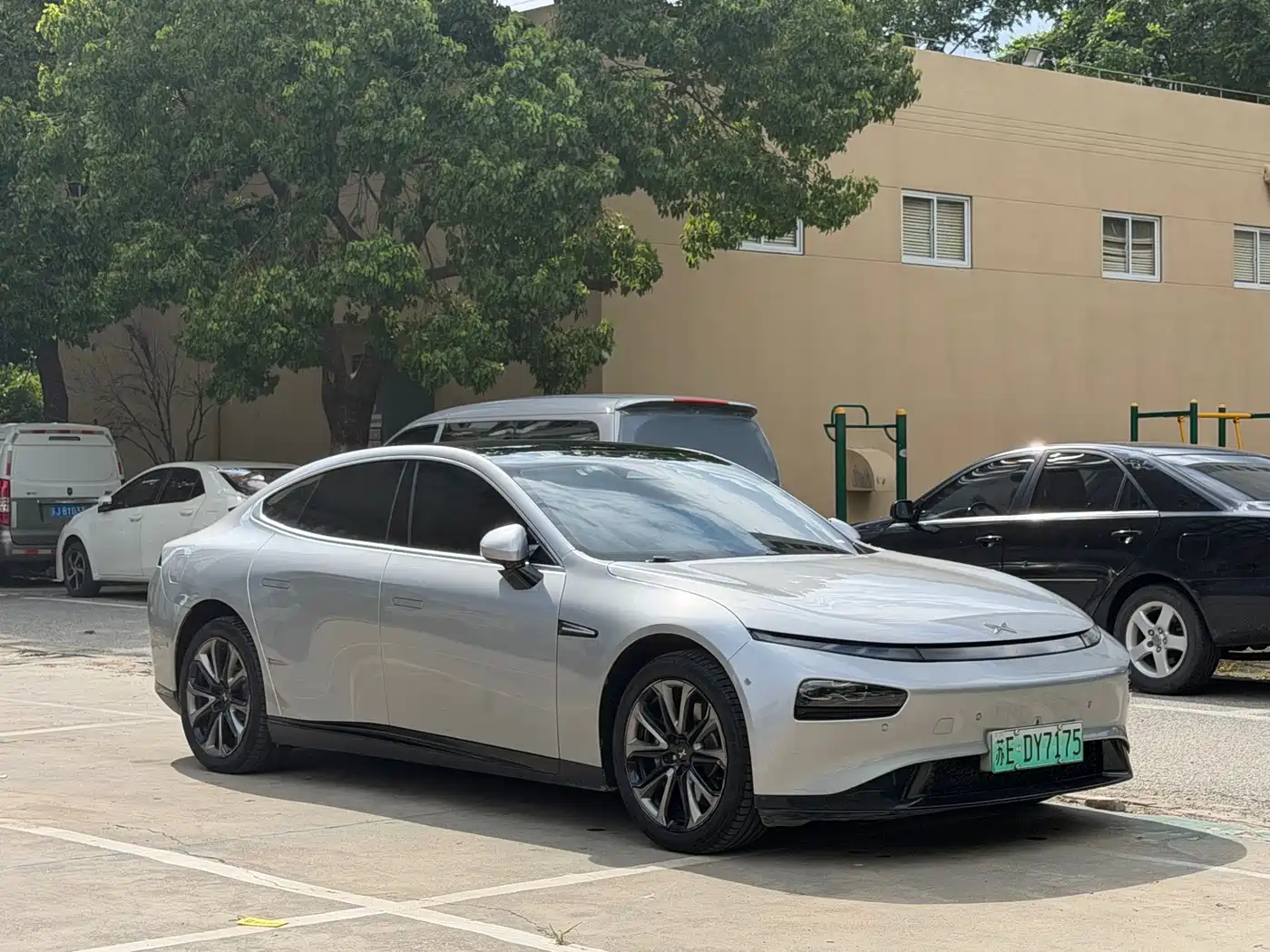 Фото 3 - XPeng P7