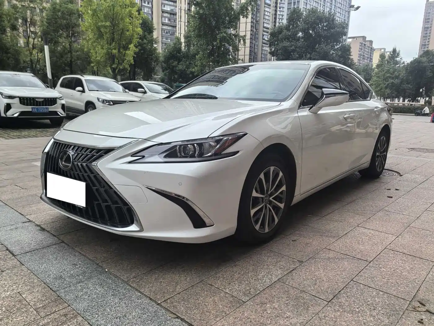 Lexus ES 2023 — пригон из Китая