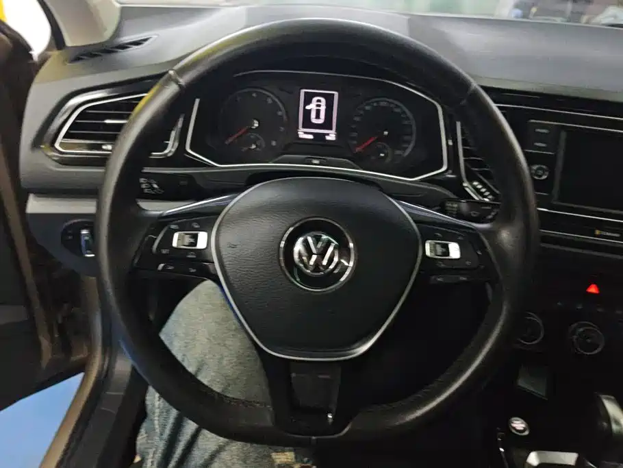 Фото 14 - Volkswagen T-ROC