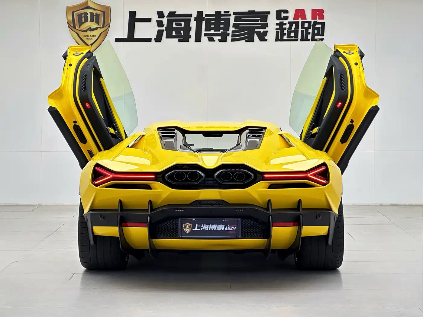 LAMBORGHINI REVUELTO