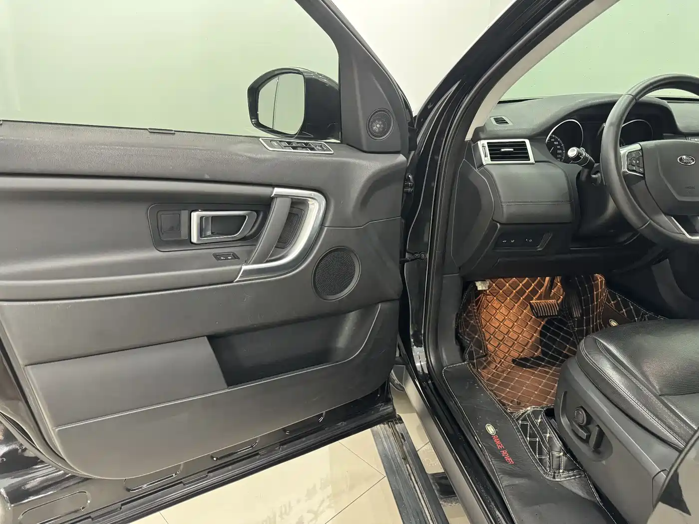 Land Rover Discovery Sport 2018 240PS SE Edition фото 5