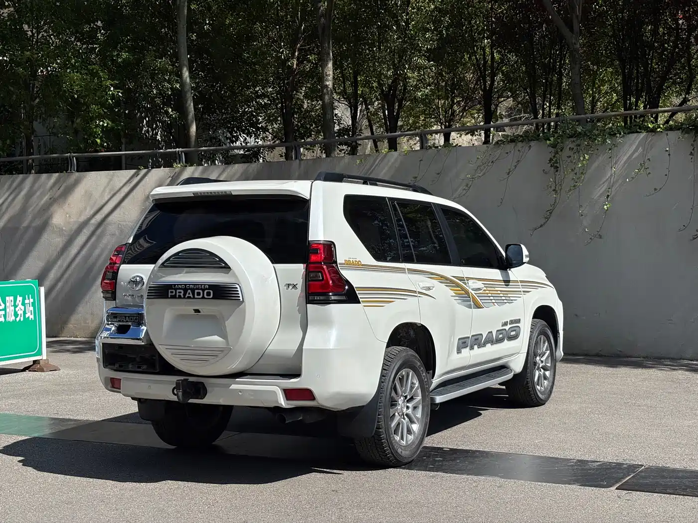 Toyota Prado 2019 2018 3.5L Automatic TX-L Rear-mounted Spare Tire