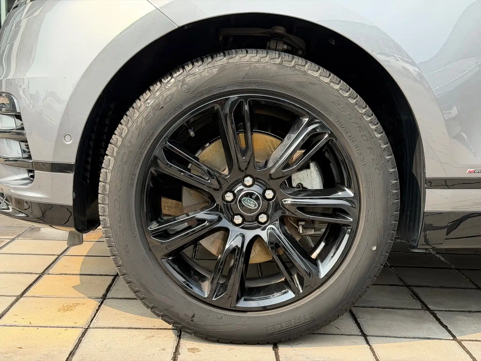 Фото 4 - Land Rover Range Rover Velar