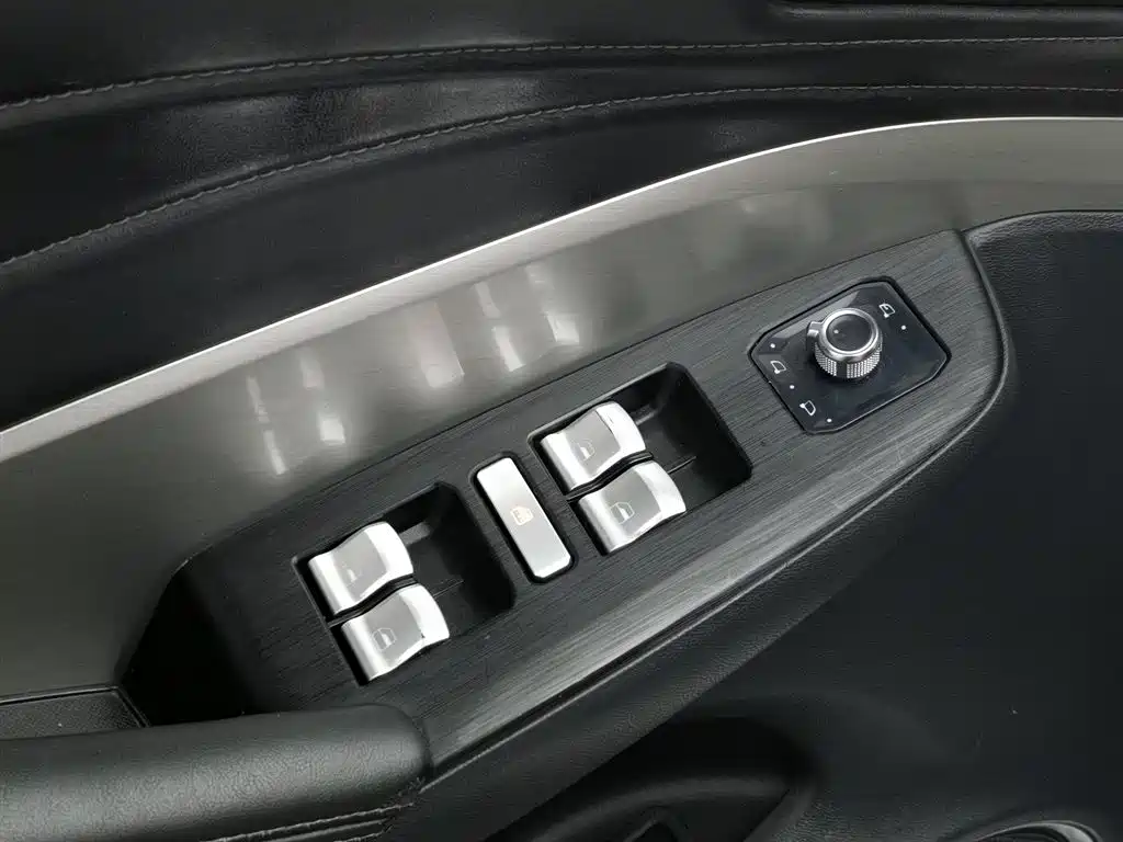 WEI PAI WEI BRAND VV6