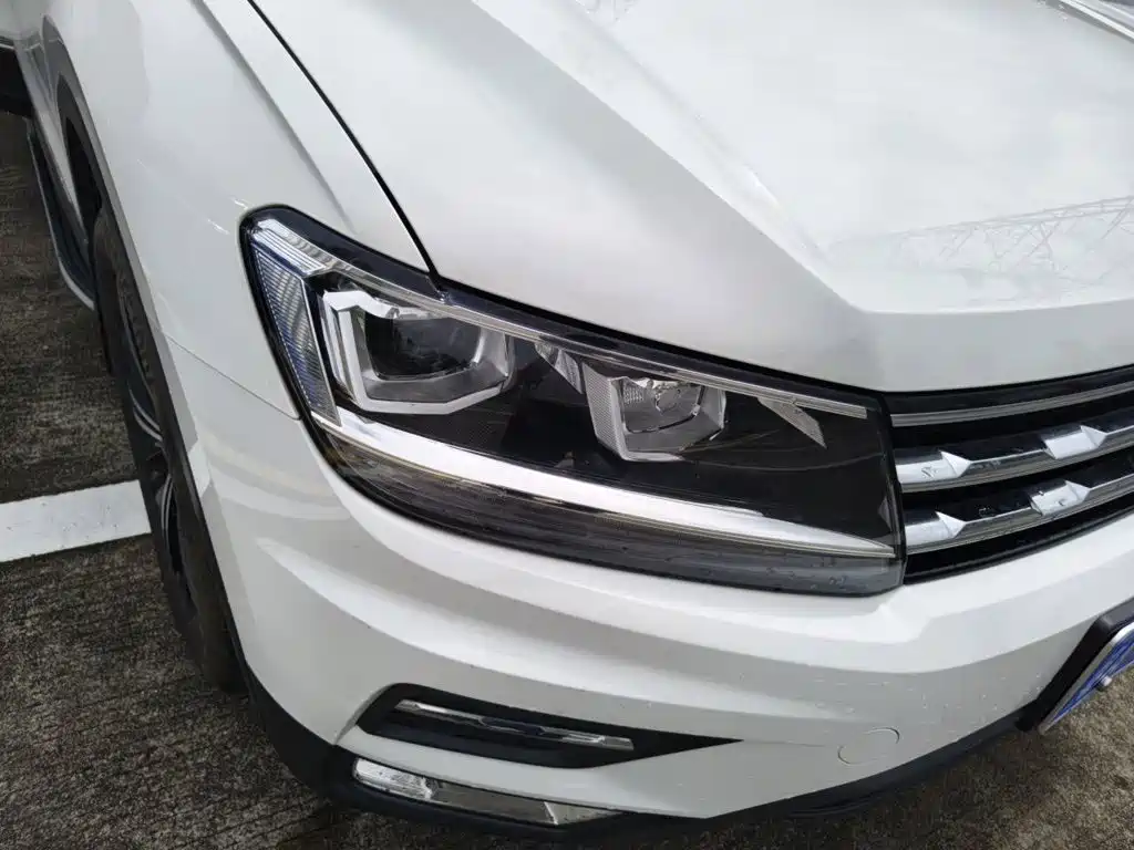 Фото 14 - Volkswagen Tiguan L