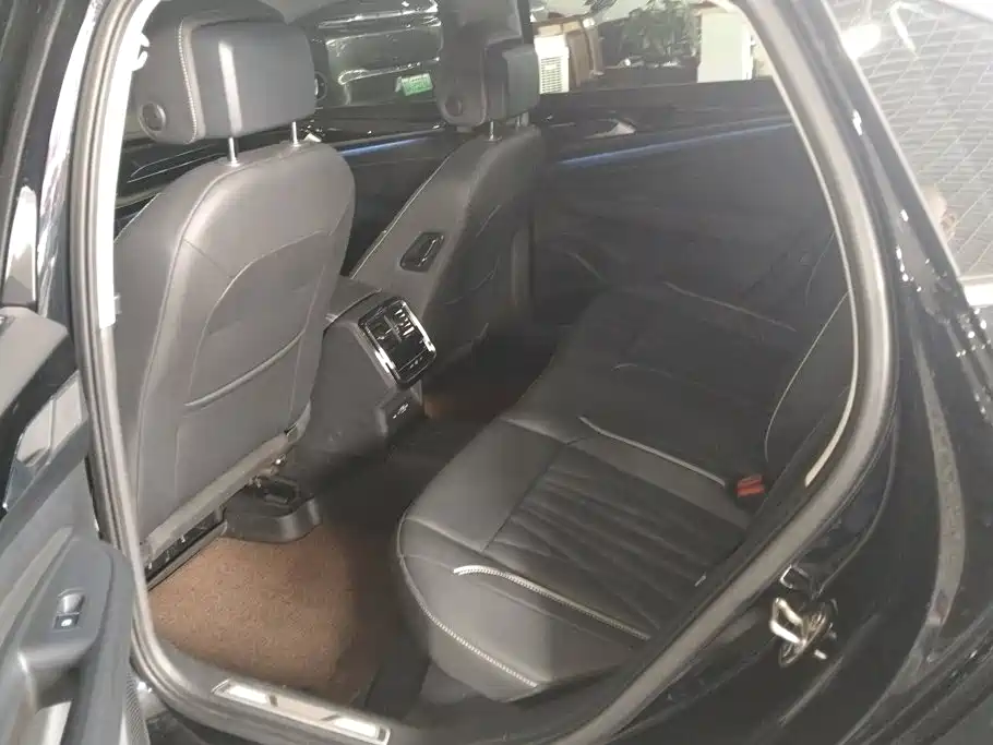 Фото 11 - Volkswagen Passat