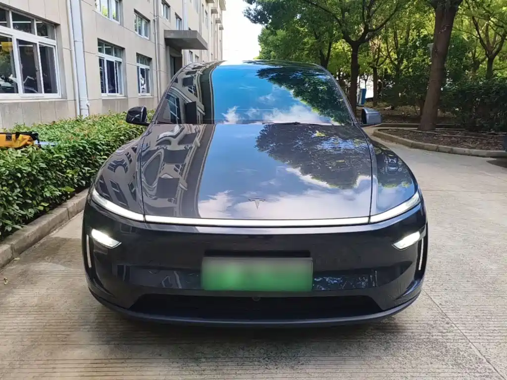 2026 Tesla Model Y L