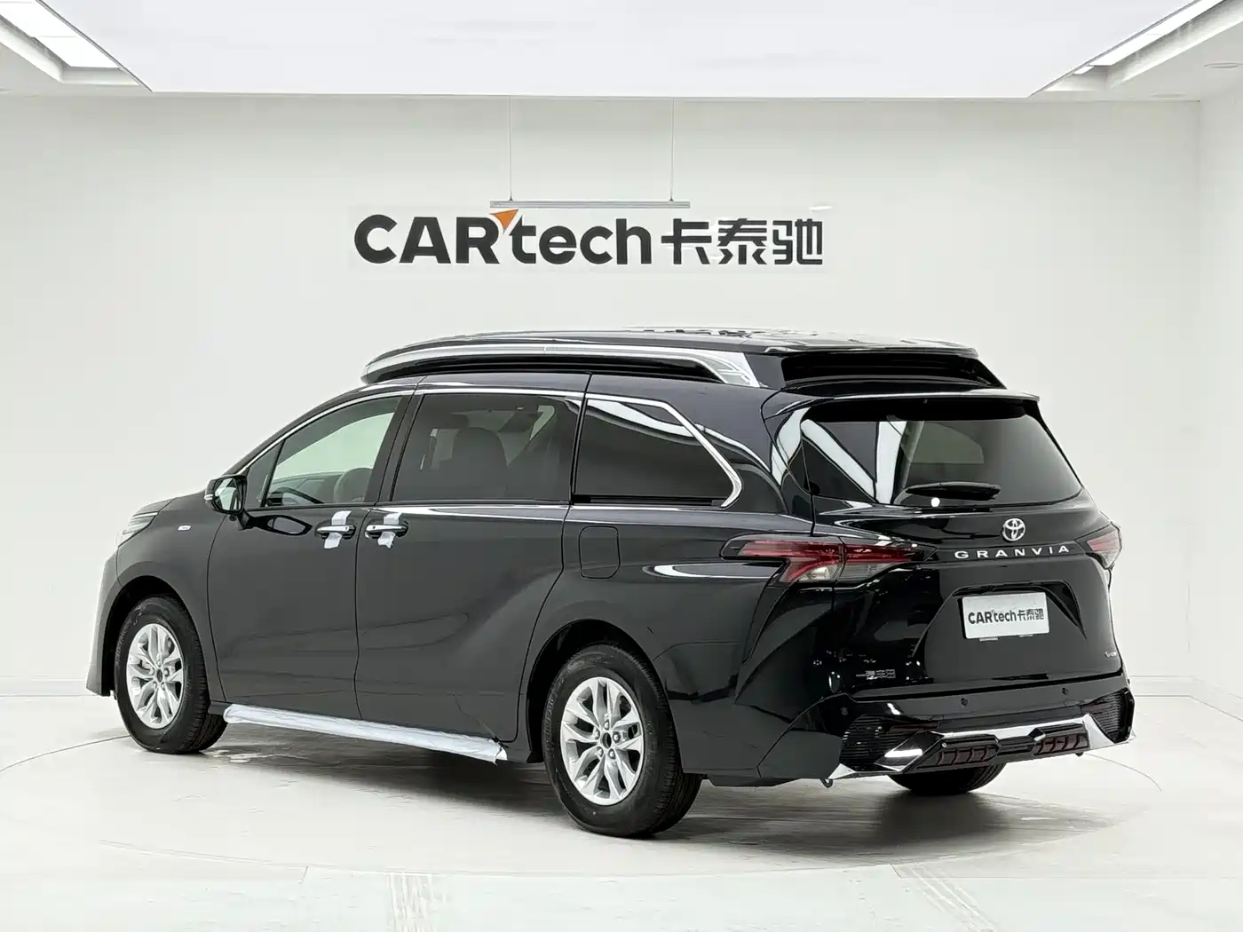 Toyota Granvia 2024 2.5L Hybrid Comfort фото 8