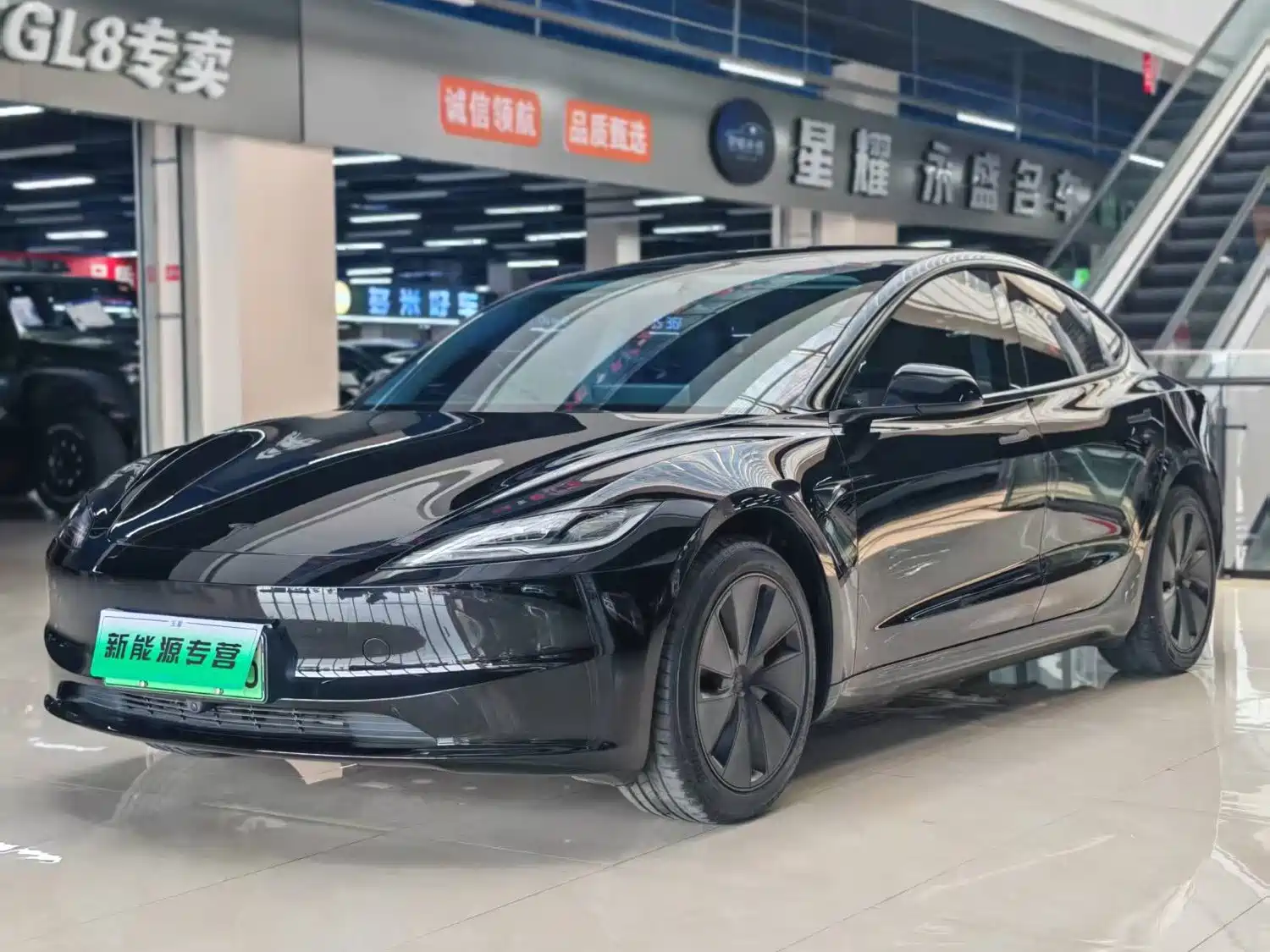 Фото 3 - Tesla Model 3