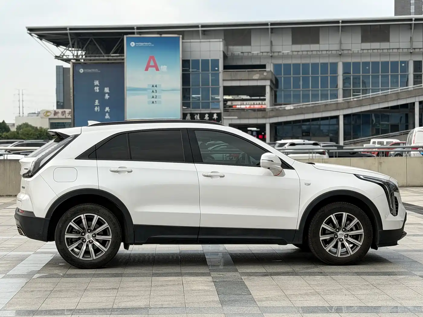 Фото 7 - Cadillac XT4