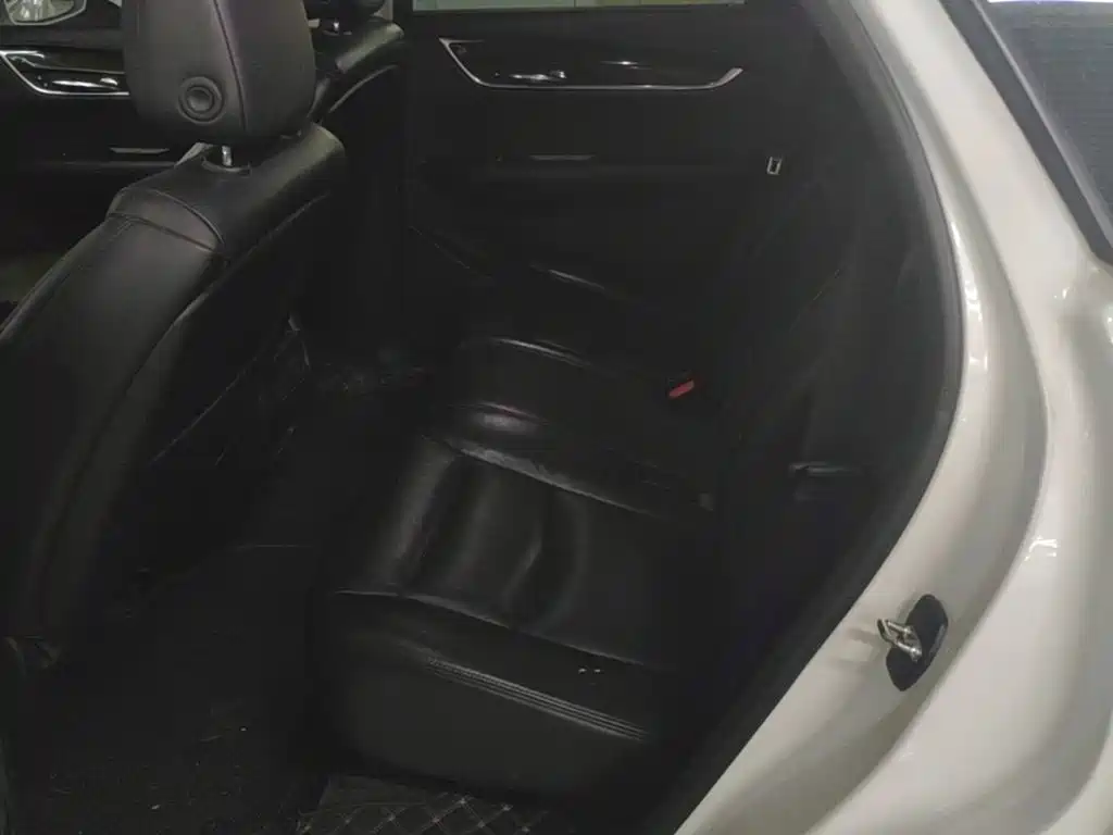 Cadillac XT5 2017 2016 25T Luxury Model