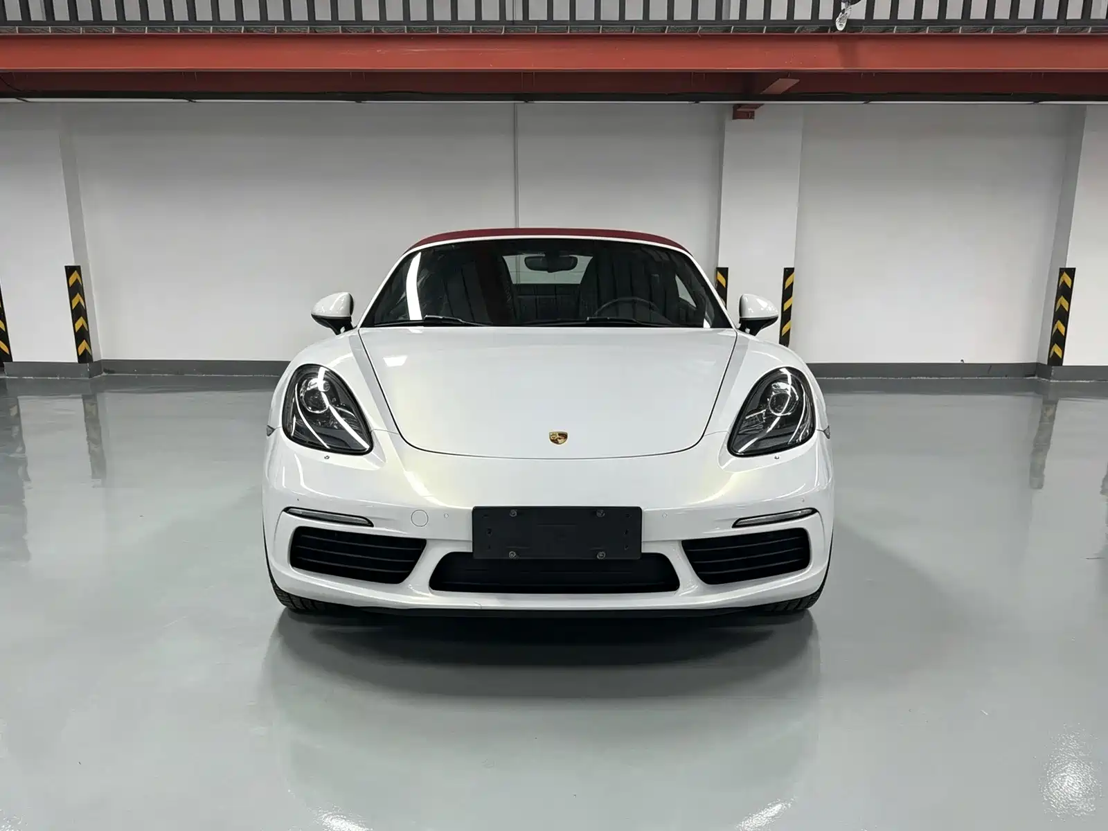 Photo 2 - Porsche 718