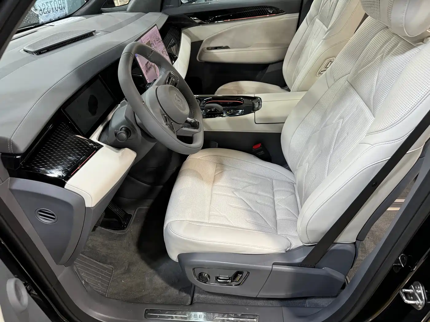 ZEEKR 009 2026 2024 6-seat Executive AWD 108kWh