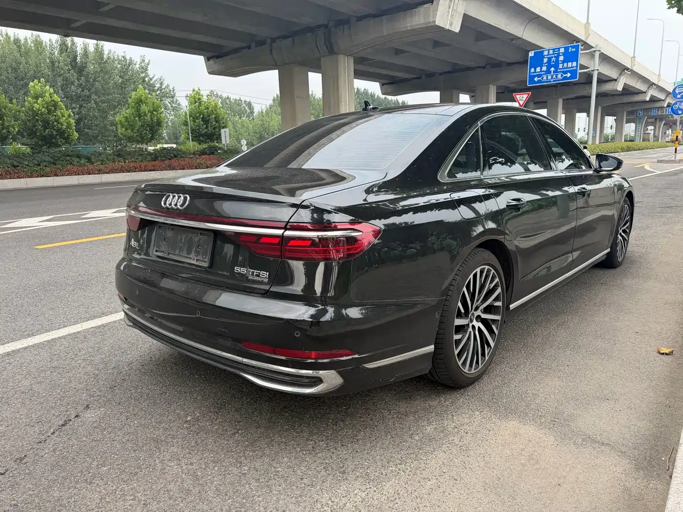 Фото 3 - Audi A8