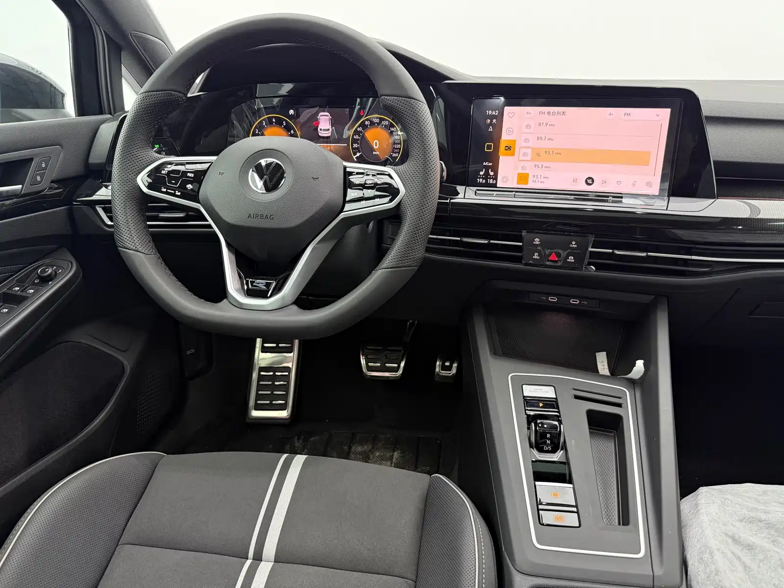 Фото 8 - Volkswagen Golf