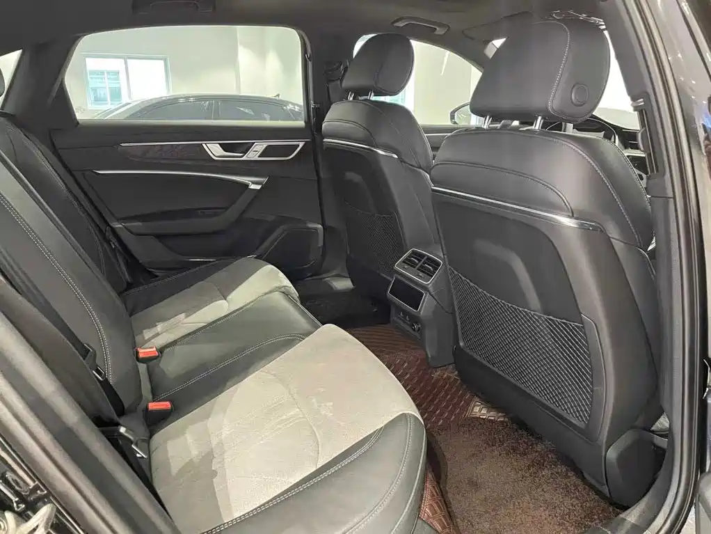 Фото 8 - Audi A6L