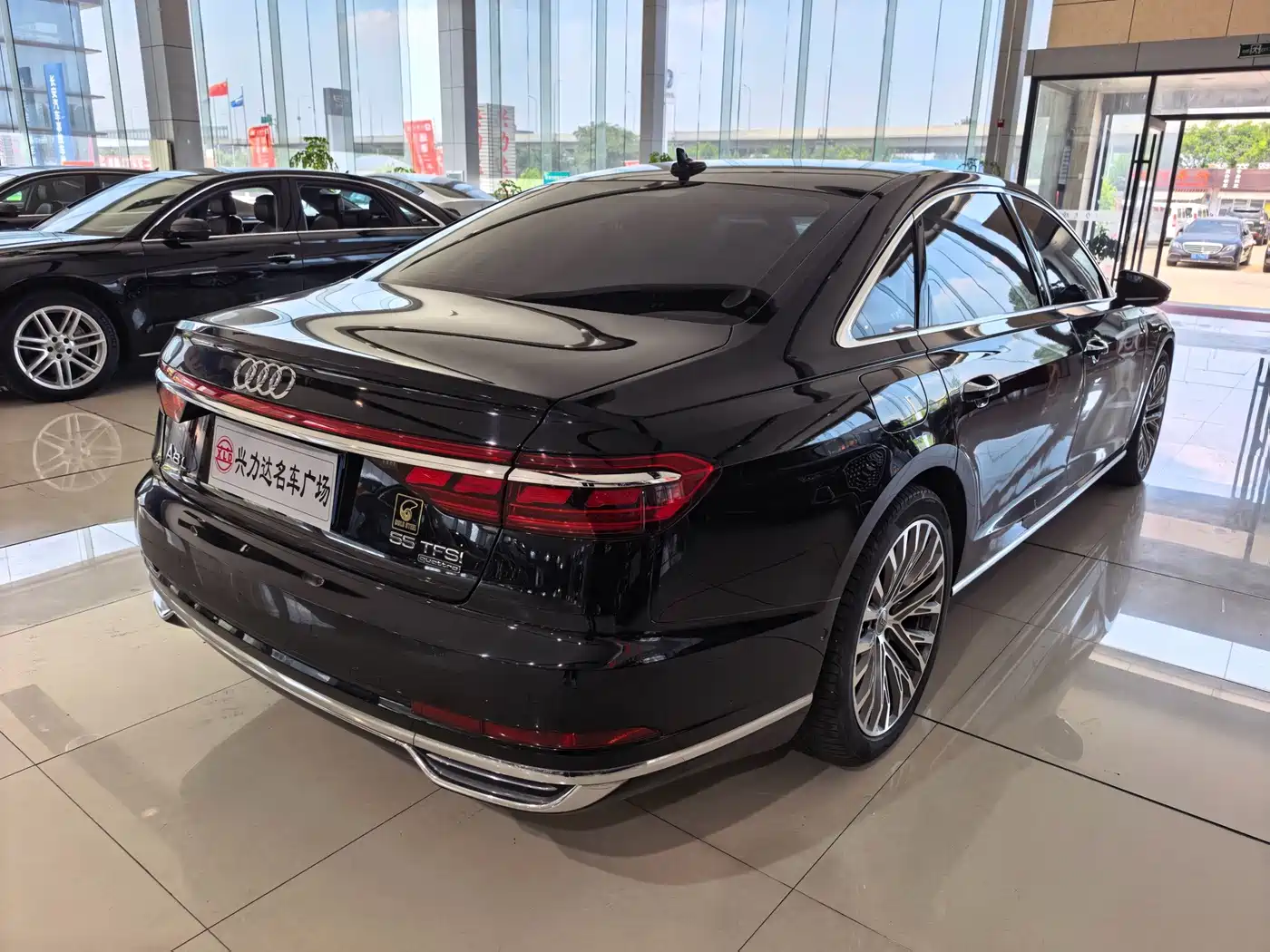 Photo 3 - Audi A8