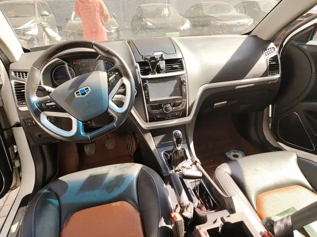 Фото 13 - Geely Emgrand