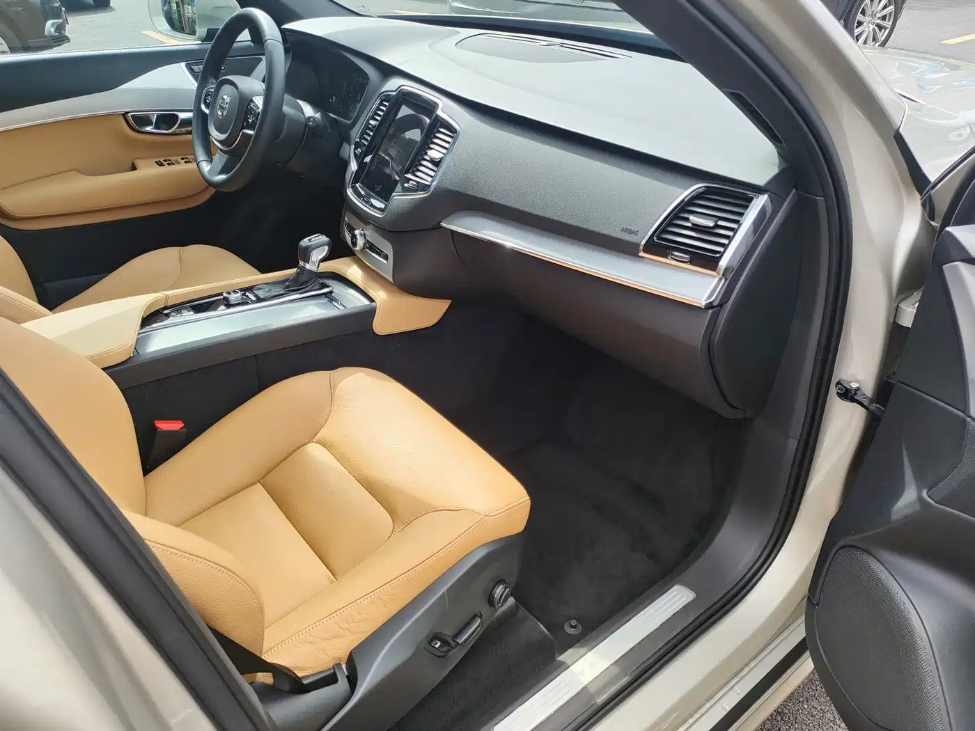 Фото 10 - Volvo XC90