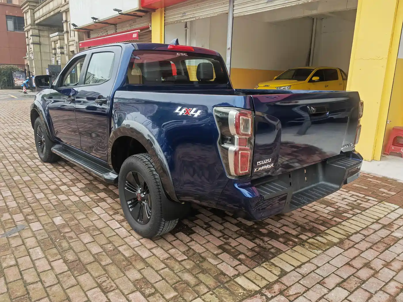 Isuzu D-MAX 2023 1.9T Auto 4WD V-CROSS Yue Ling Edition фото 7