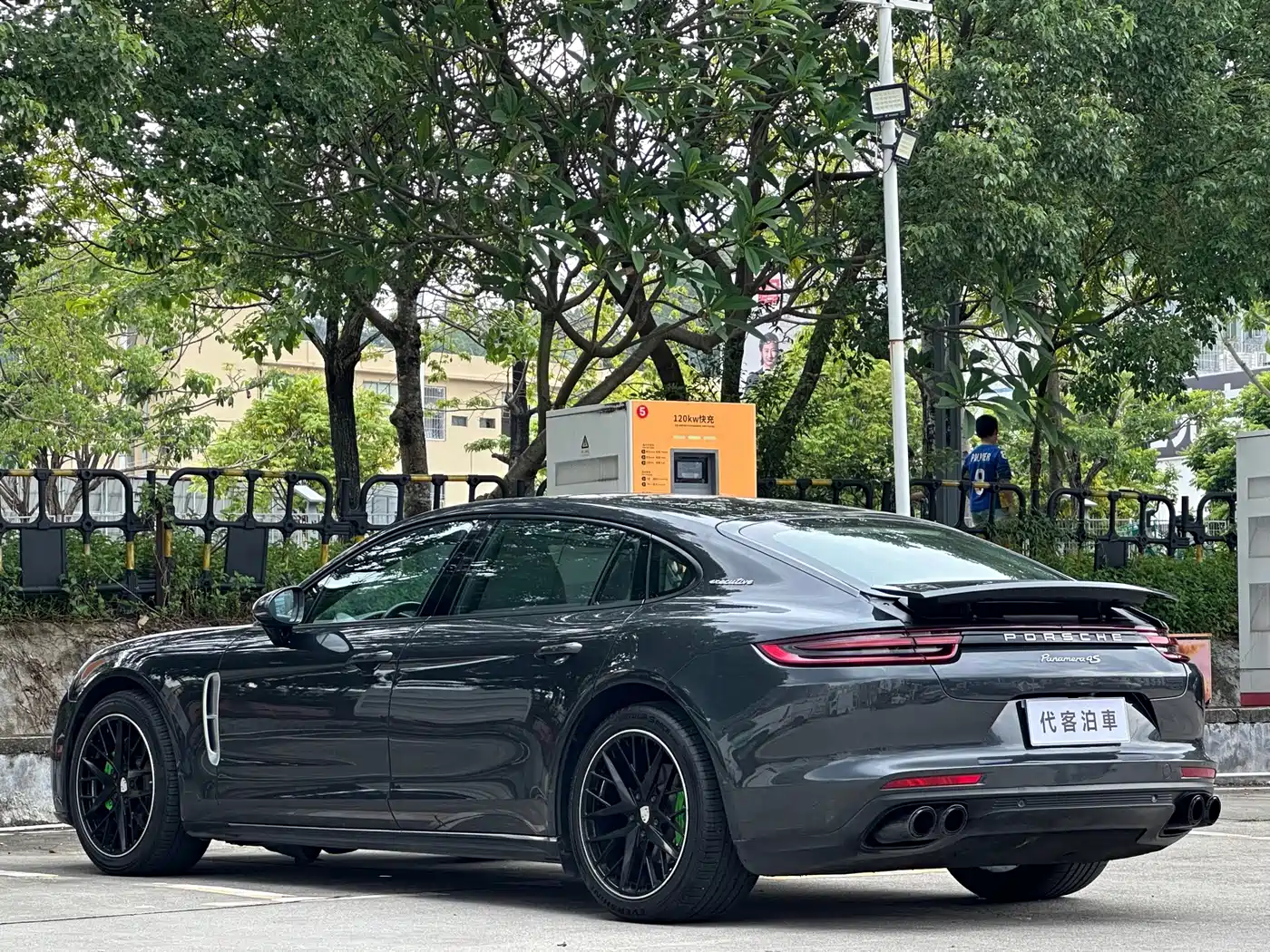 Фото 7 - Porsche Panamera