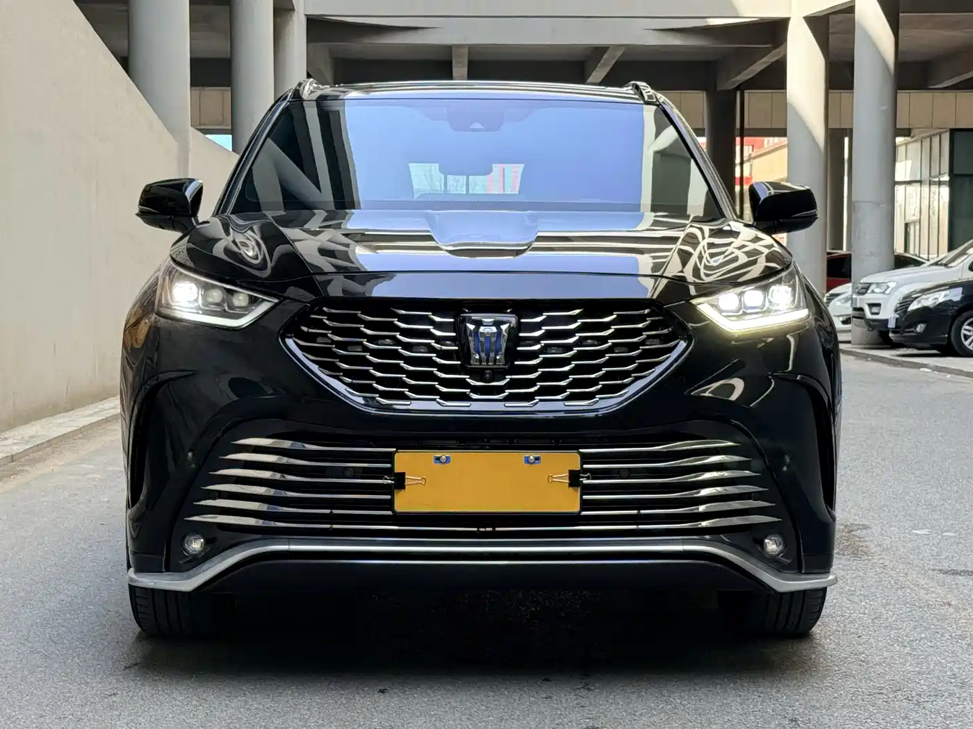 Toyota Crown Kluger 2021 2.5L HEV 4WD Premium фото 2
