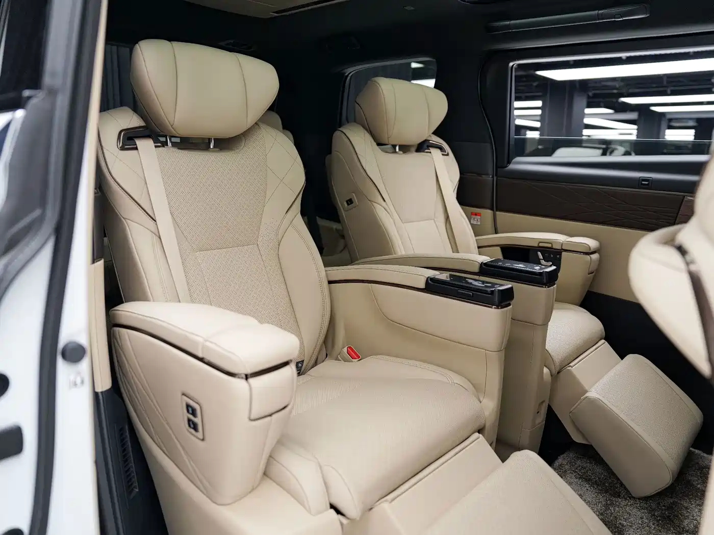Photo 19 - Toyota Vellfire