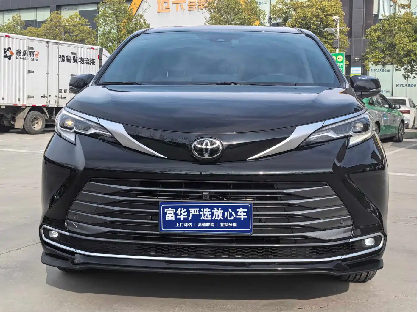 Toyota Sienna 2024 2.5L Hybrid 4WD Premium Edition фото 2