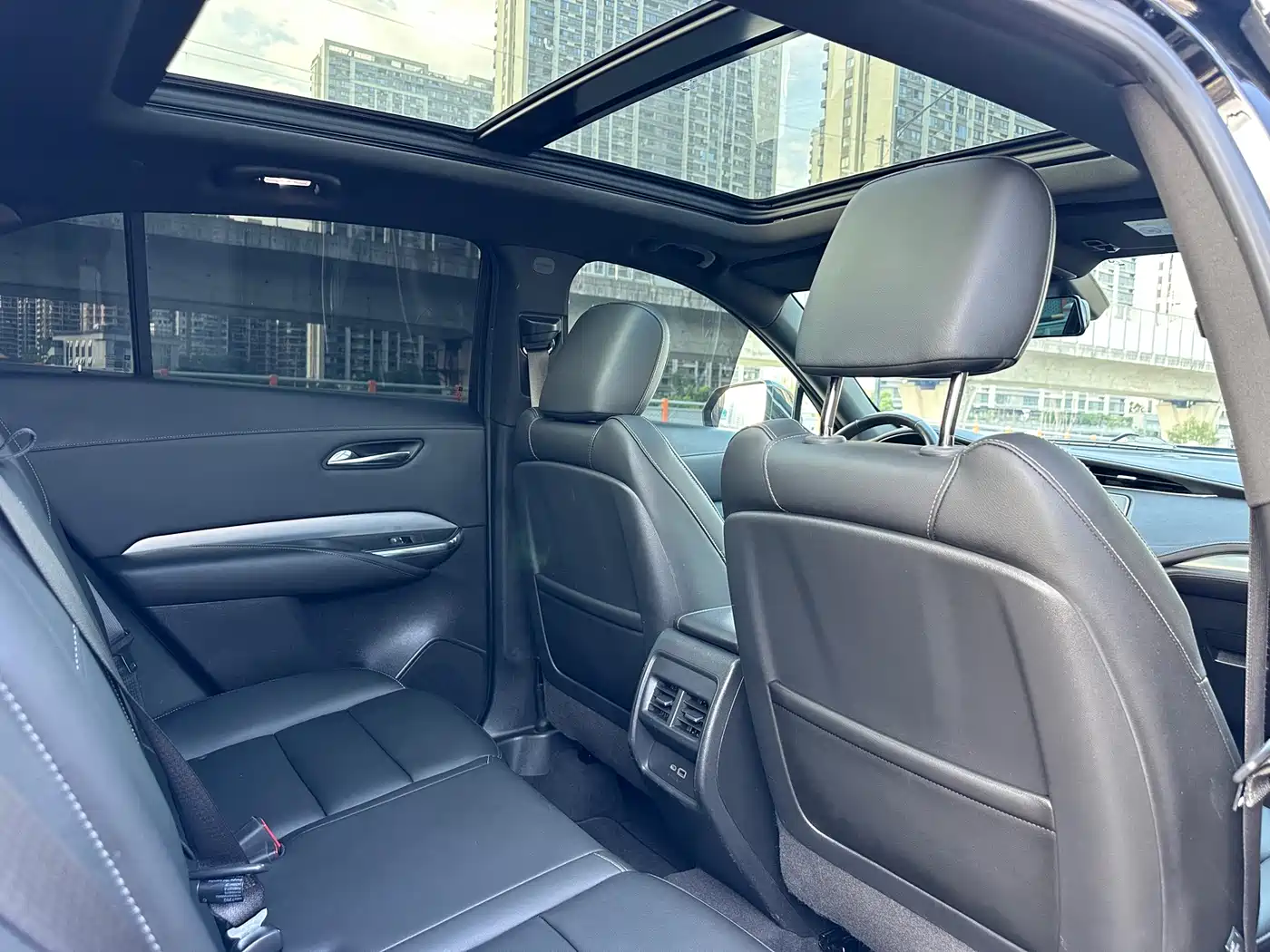 Фото 10 - Cadillac XT4
