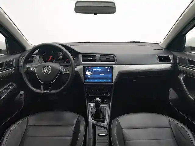 Volkswagen Lavida 2017 1.6L Manual Comfort Edition — фото 5