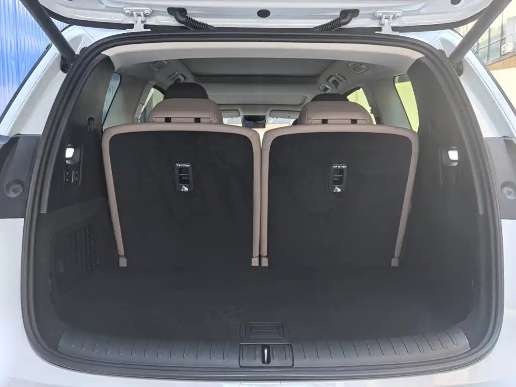 Li Auto Li i8 2026 2025 Standard Edition