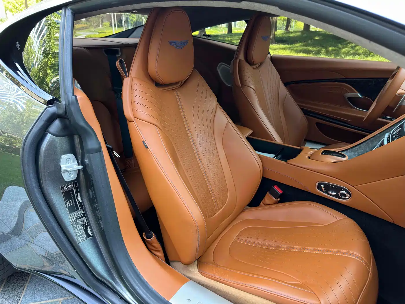 Aston Martin DB11 2018 2017 4.0T V8