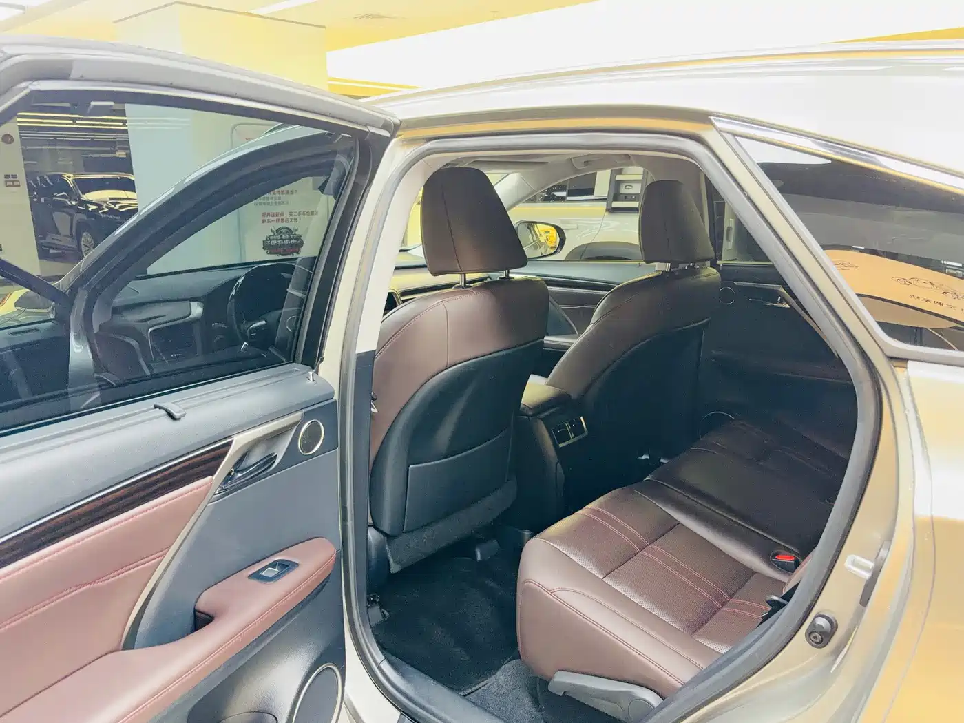 Фото 8 - Lexus RX