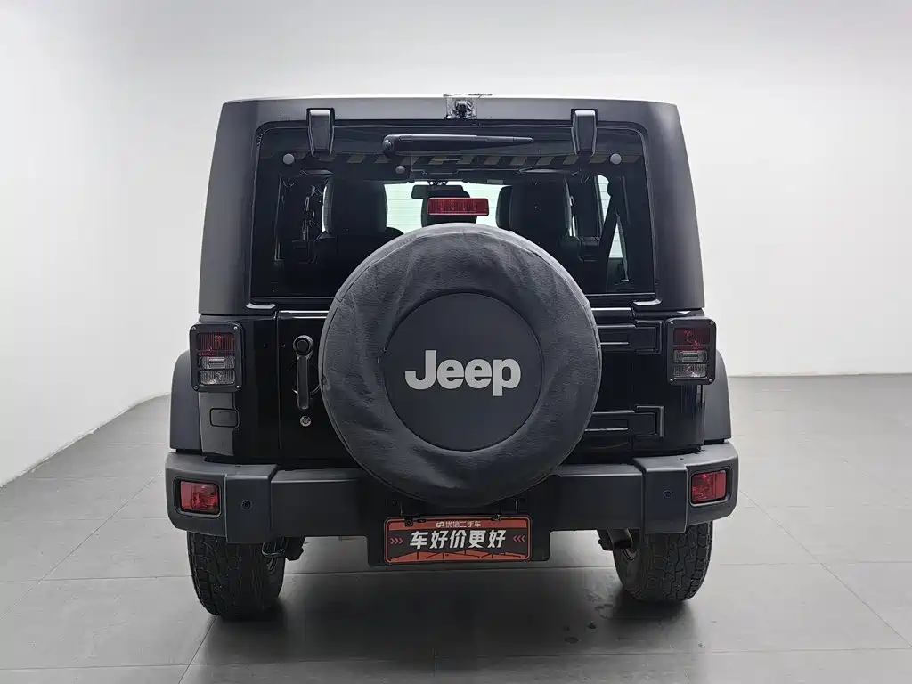 Фото 4 - Jeep Wrangler