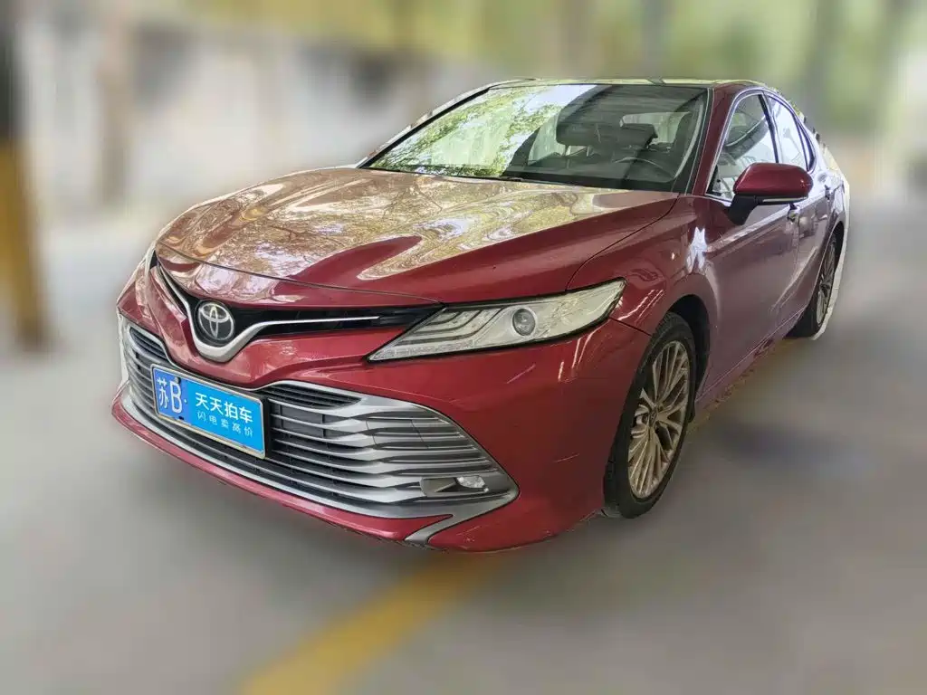 Фото 1 - Toyota Camry