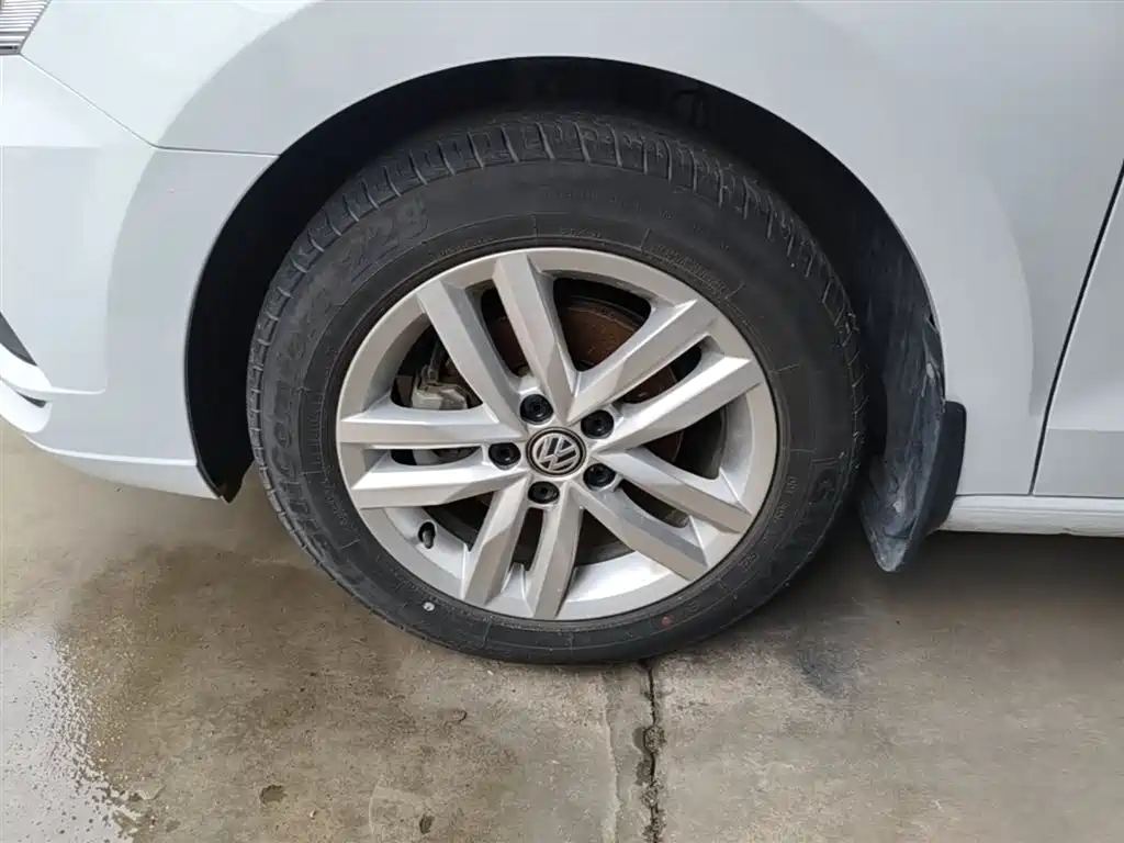 Volkswagen Jetta 2019 Dream Edition 1.4L Manual Fashion фото 23