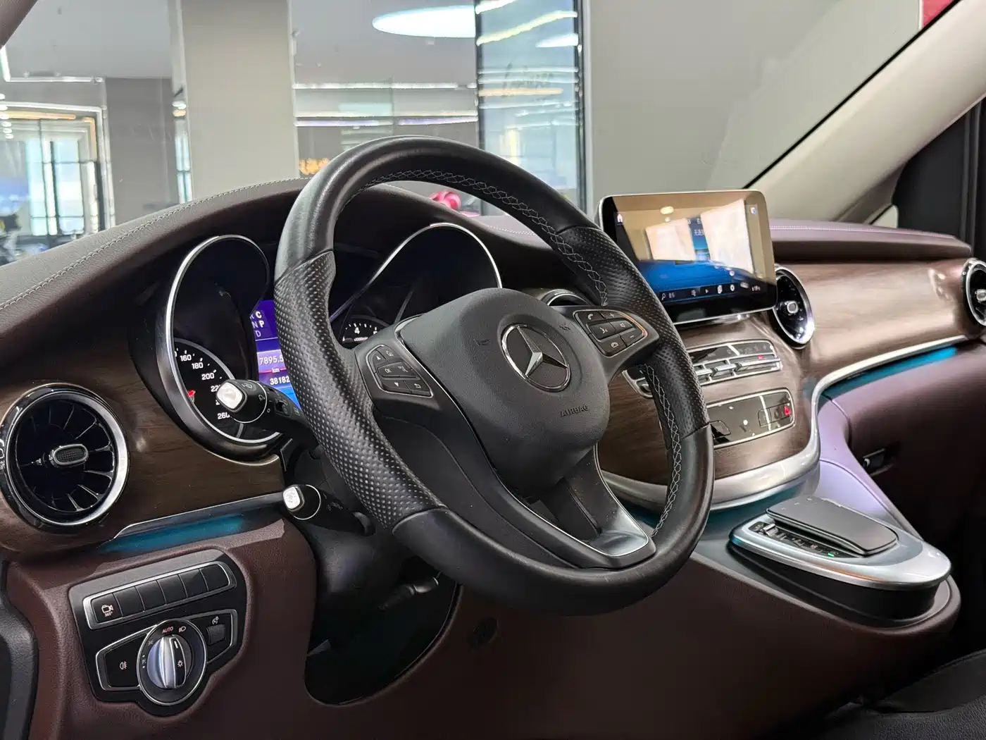 MERCEDES-BENZ V CLASS