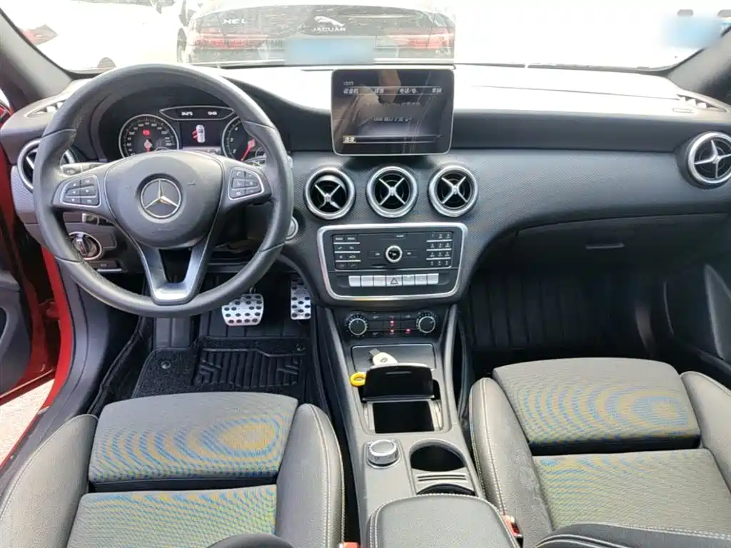 Mercedes-Benz A-Class (Import) 2018 A 200 Sport фото 6