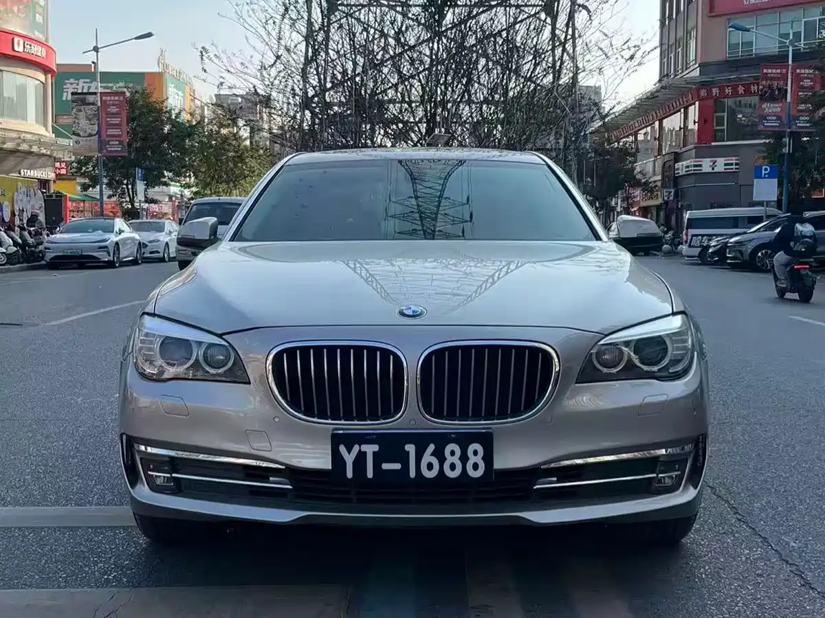 BMW 7 Series 2013 Model 730Li Luxury фото 2