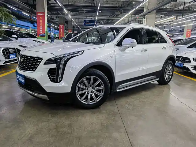 CADILLAC XT4