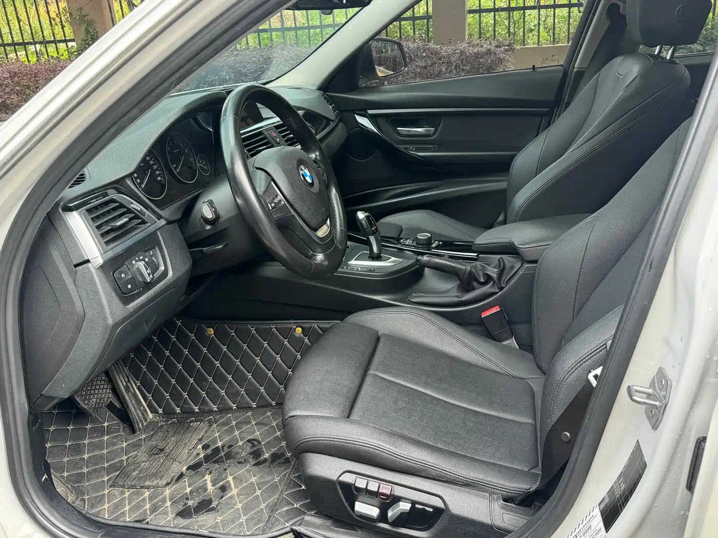 BMW 3 Series 2018 318Li фото 6